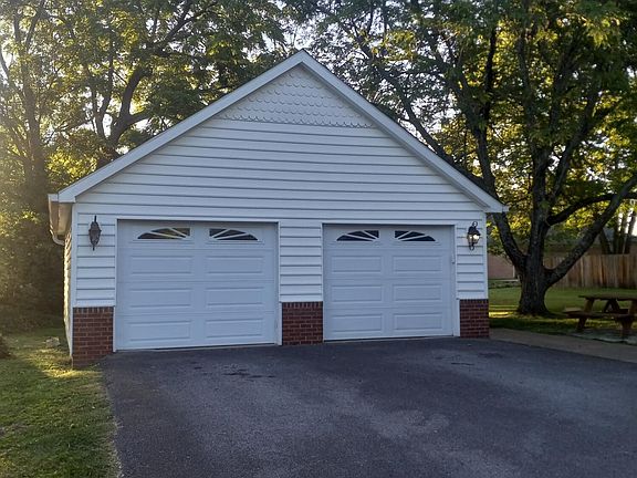 2nd image of 528 N Maple Ave