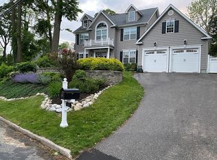 295 Nassau Rd, Huntington, NY 11743