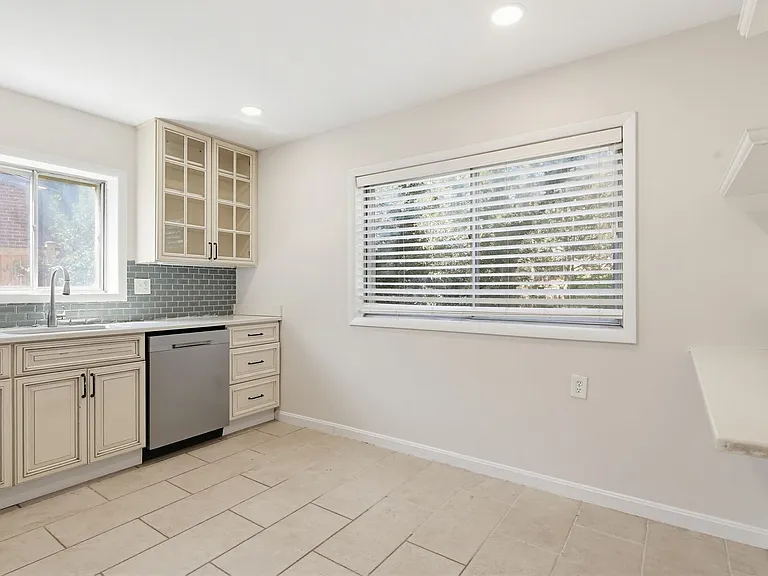 9717 Hedin Dr — Photo 4