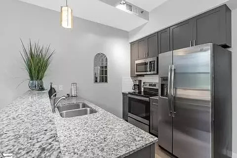 100 E Washington St #27 — Photo 6