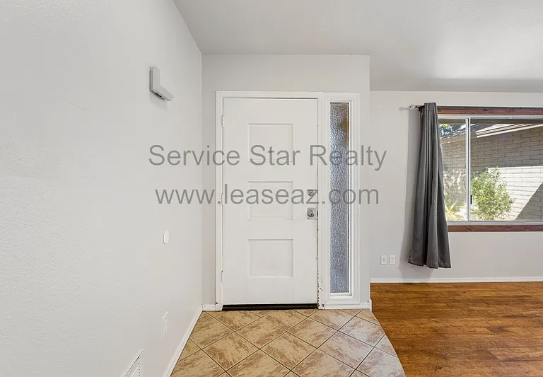 5513 W Waltann Ln — Photo 6