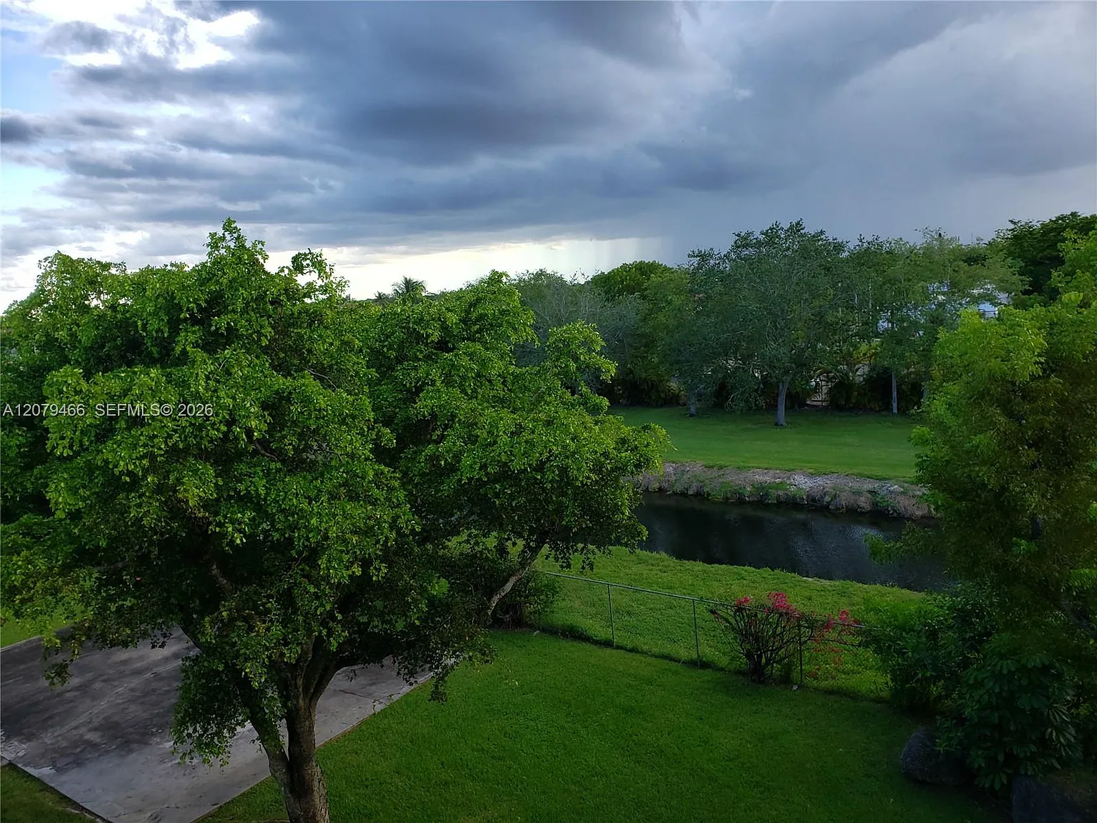 Miller Gardens Condo — Photo 2