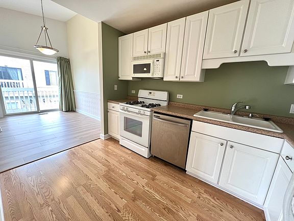 4th image of 366 Jefferson Ct