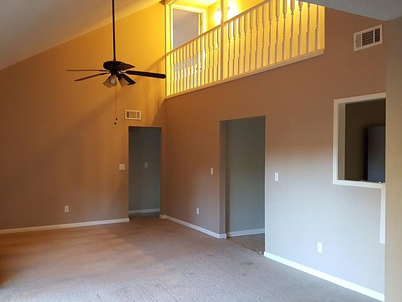 3rd image of 1013 Darlington Oak Dr