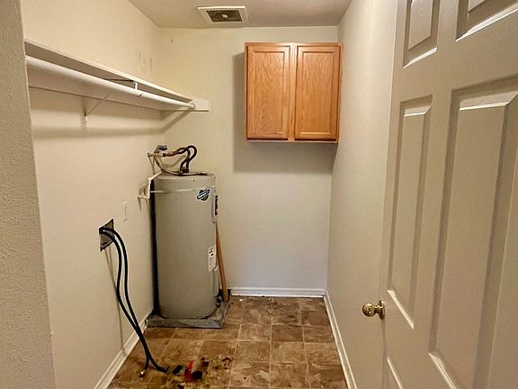 5th image of 10211 N Lombard St APT 17