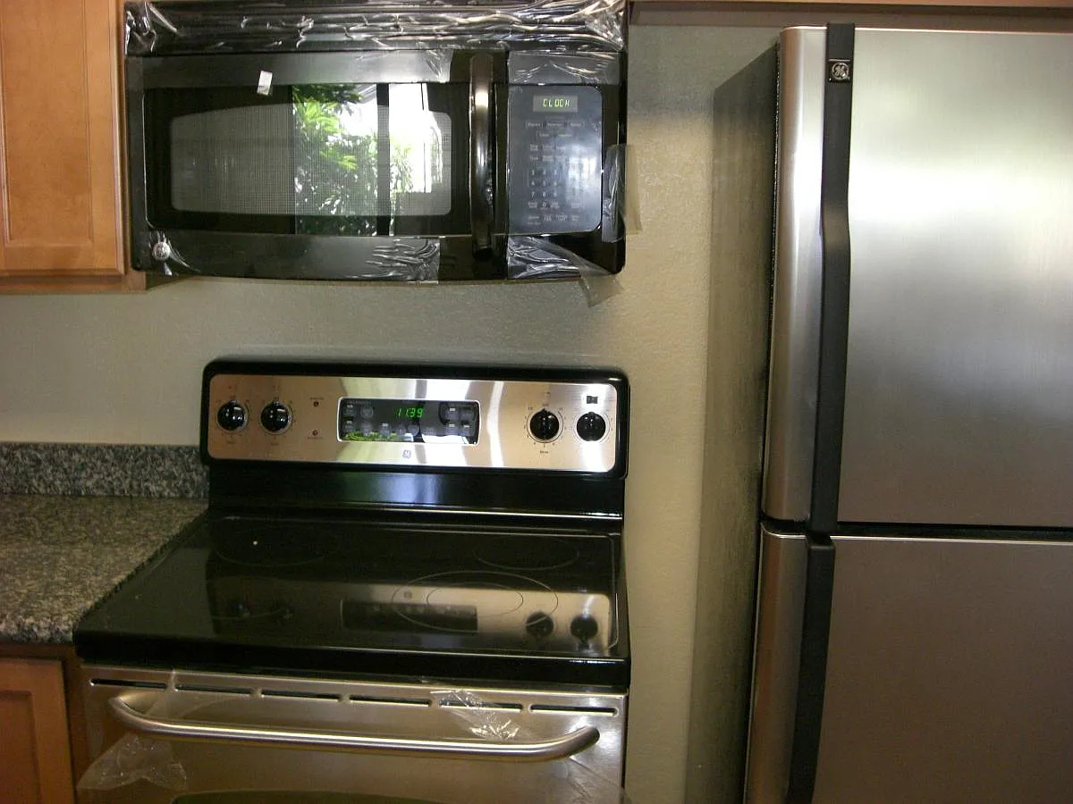 2 bed, 825 sqft, $1,699 — Photo 3
