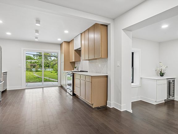 3rd image of 33 Chestnut Ave