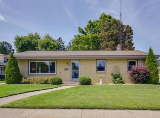 902 Perry Ave, Racine, WI 53406