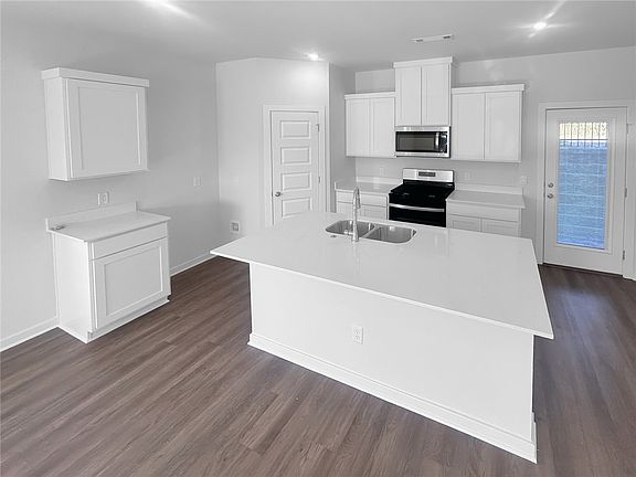 3rd image of 109 Ruggles St