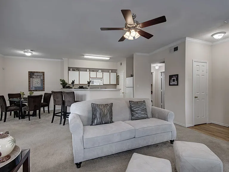 Indian Creek Apartments — Photo 10