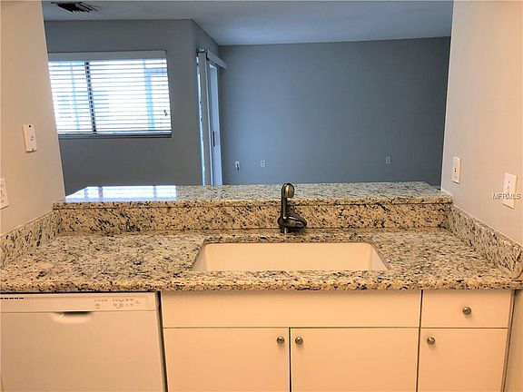3rd image of 2121 Wood St #104