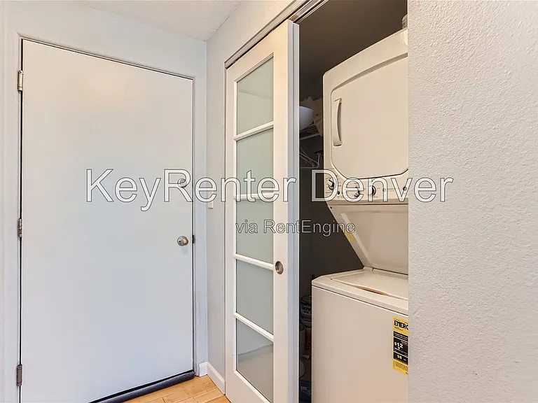 1032 N Clarkson St #307 — Photo 9
