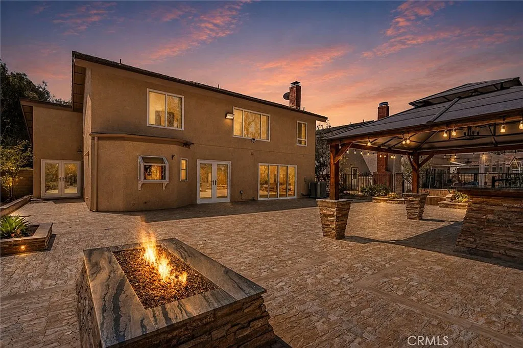 4 bed, 2.5 bath, 2500 sqft, $5,500 — Photo 4