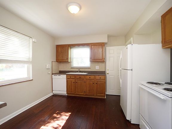 3rd image of 1901 Acorn Dr