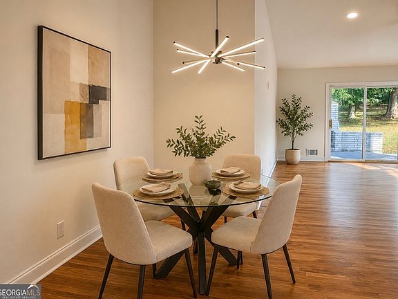 5th image of 2735 Kings Park Cir