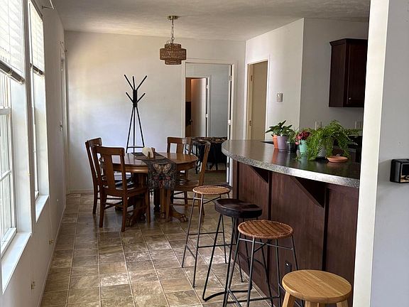 5th image of 490 S Sunshine Ln