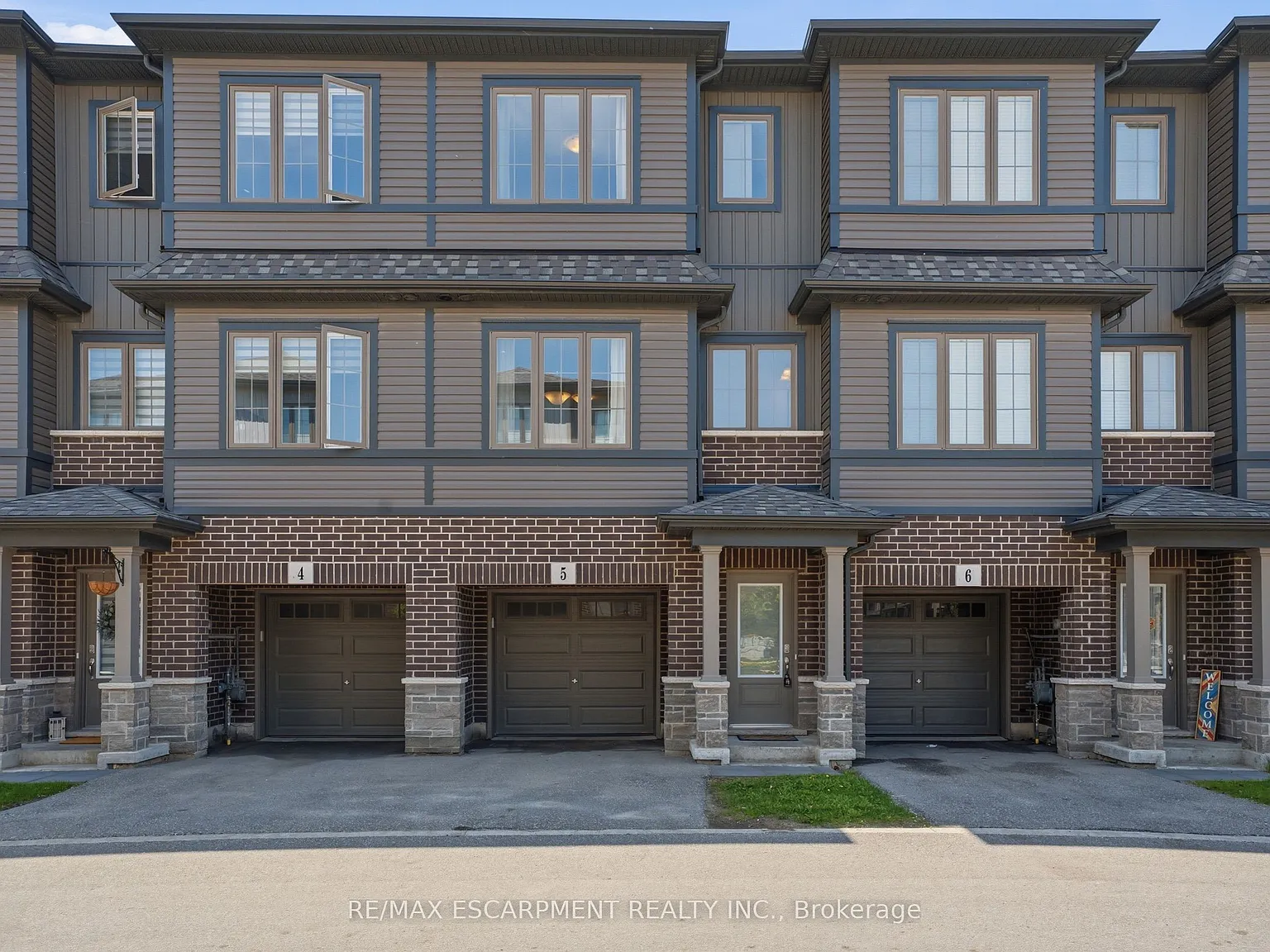 3 bed, $2,700 — Photo 1