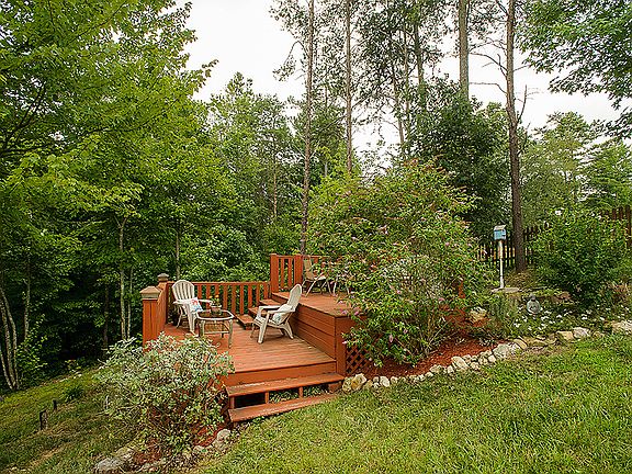 5th image of 283 Hidden Oaks Dr
