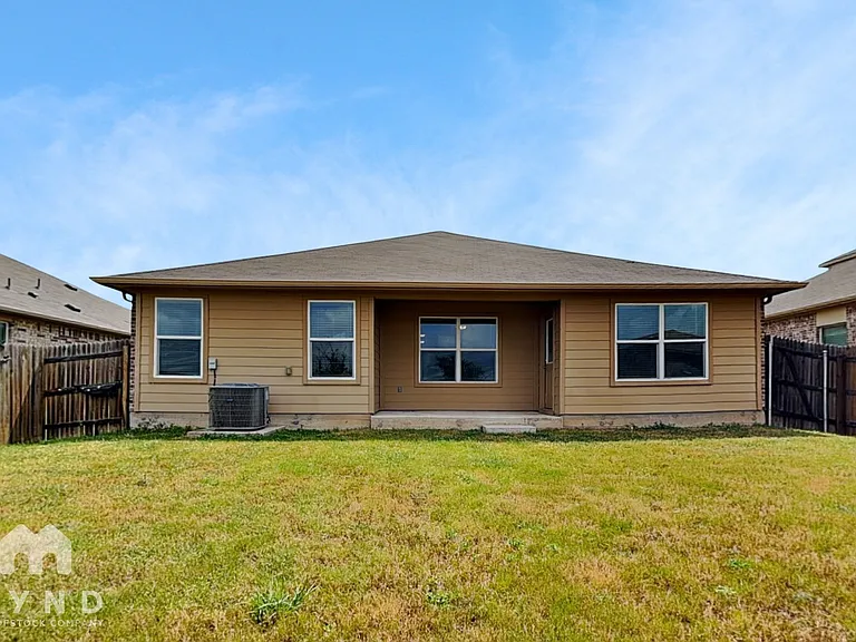10808 Seguin St — Photo 17