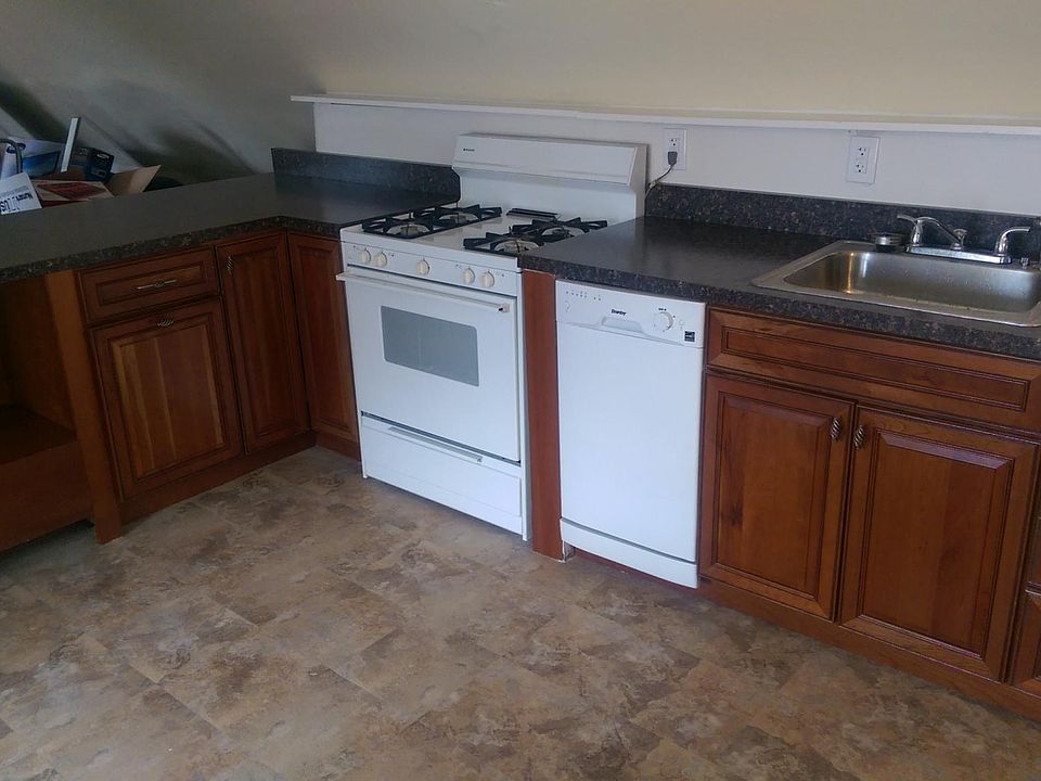 2nd image of 2322 Wheeler St #3