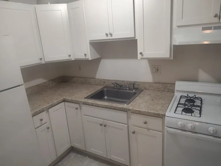 223 East Ave — Photo 4