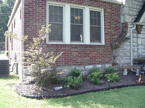 3rd image of 304 Landor Ct