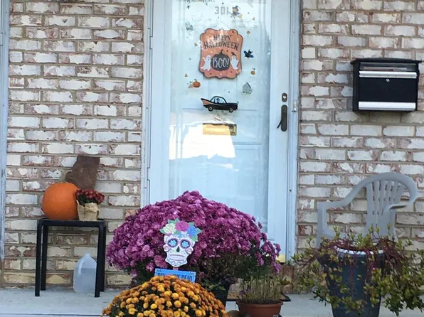 301 Silver Ct, Hamilton, NJ 08690