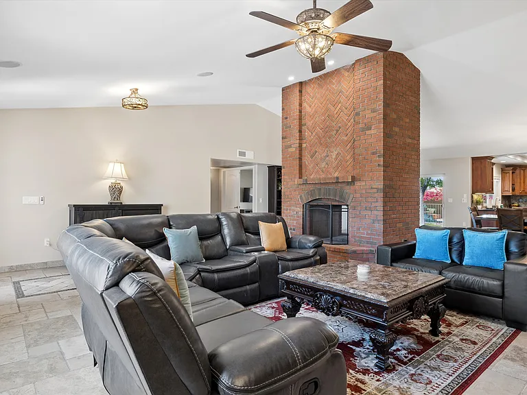 9023 W Patrick Ln — Photo 8