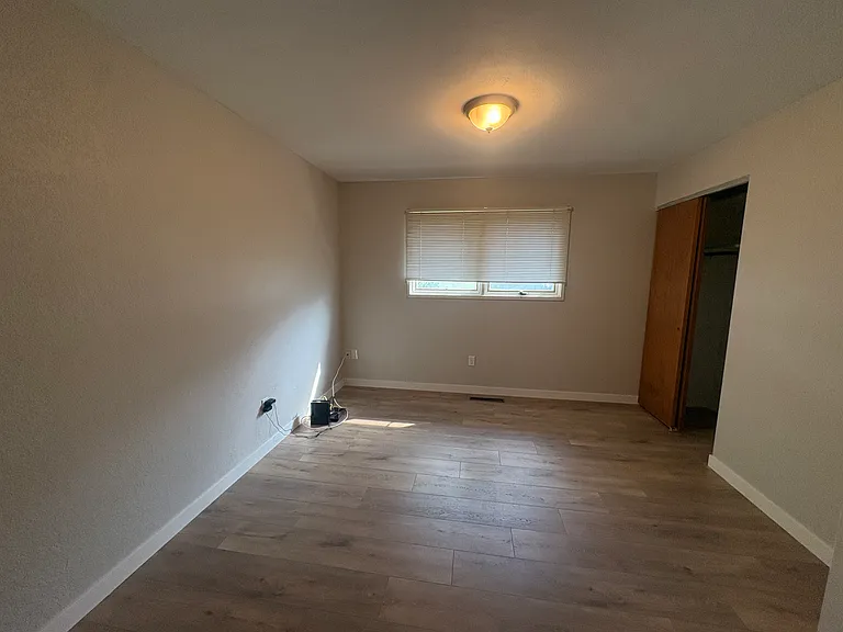1415 Hollins Ave — Photo 6