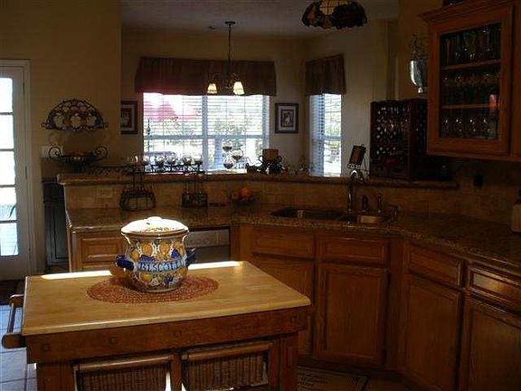 4th image of 2606 River Oaks Dr