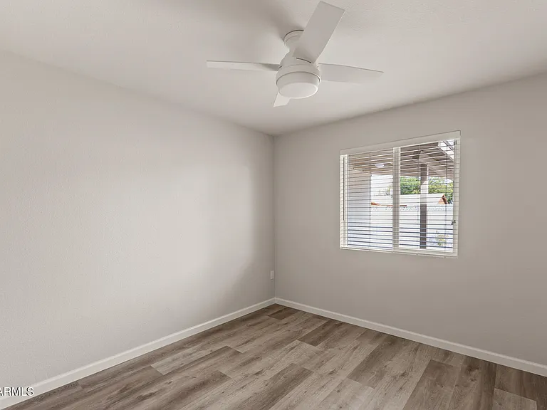 224 E Oxford Dr — Photo 26
