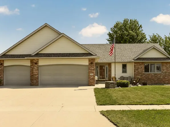 906 Bucknell Blvd SE, Stewartville, MN 55976