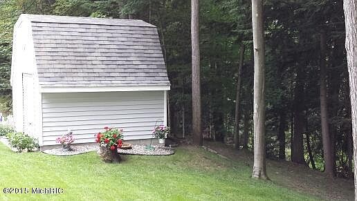4th image of 6685 Beech Creek Dr