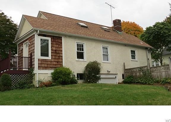 Lots of windows and skylights make this home bright and sunny!