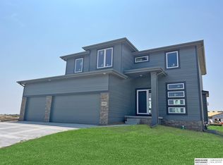 10907 Bearcreek Dr, Papillion, NE 68046