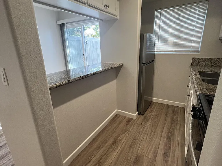 404 Highland Dr — Photo 9