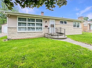 14 Country Gdns, Mattoon, IL 61938