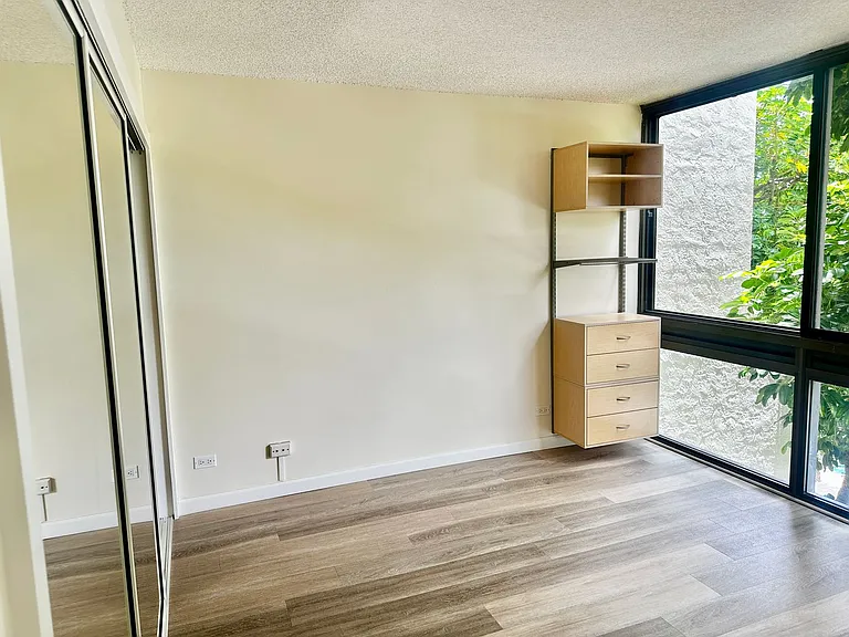 501 Hahaione St #3F — Photo 8