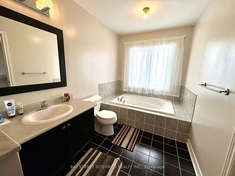 Richmond Hill Townhouse for rent - 4 Bedrooms — photo 16