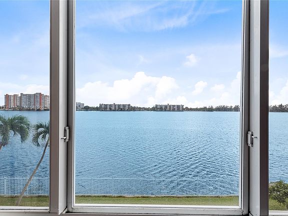 5th image of 1100 NE 191st St #36