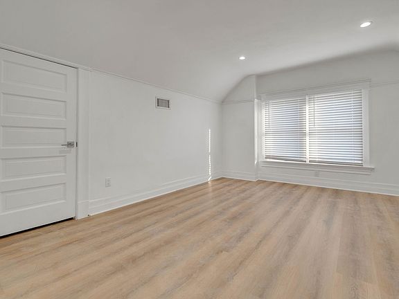 3rd image of 2821 Griffin Ave