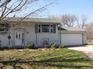 110 Abbey Dr, Geneseo, IL 61254