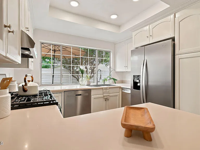 664 Holly Ave — Photo 16
