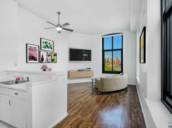 518-536 Gregory Ave #C307, Weehawken, NJ 07086
