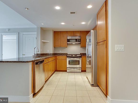 5th image of 5 Park Pl APT 623