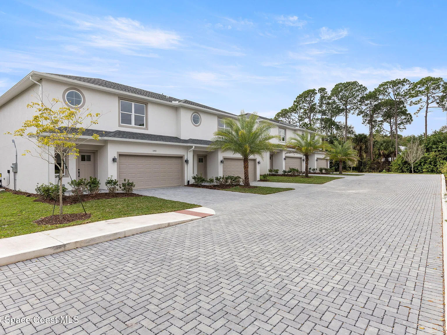 3 bed, 2.5 bath, 1656 sqft, $2,200 — Photo 2