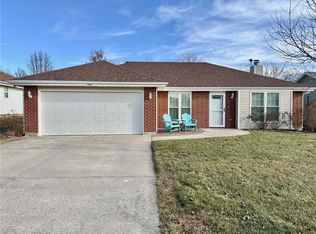 1105 Fox Run Dr, Warrensburg, MO 64093