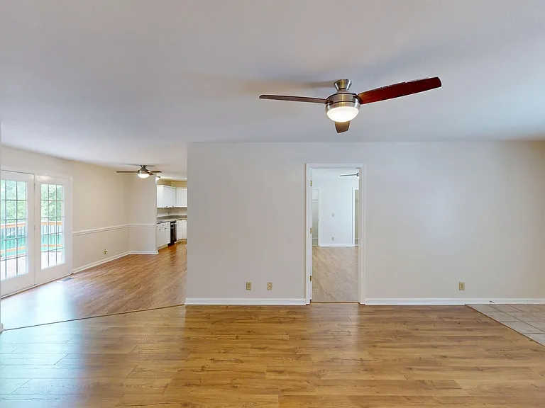 424 Eisenhower Dr — Photo 17