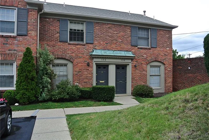 132 Jamestown Ct photo 1