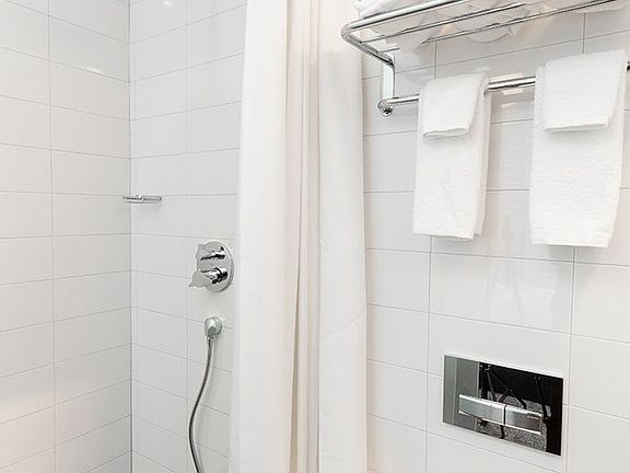 5th image of 400 W 42nd St #B